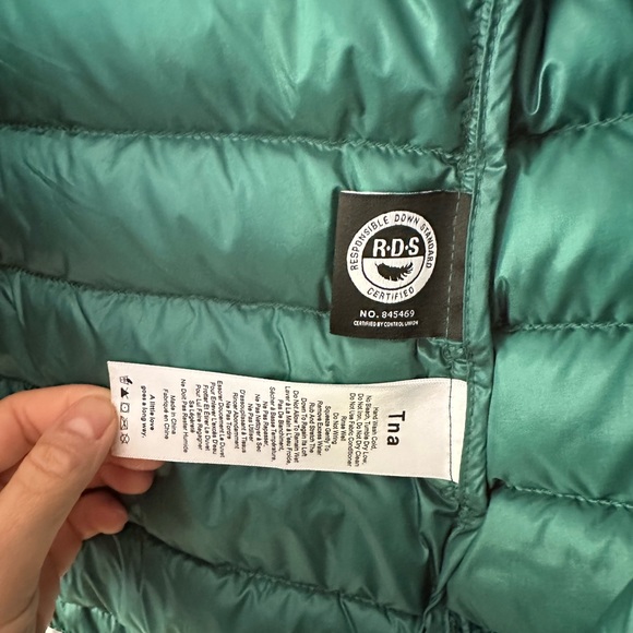 COPY - Aritzia Packable Down Puffer Jacket - Picture 7 of 11